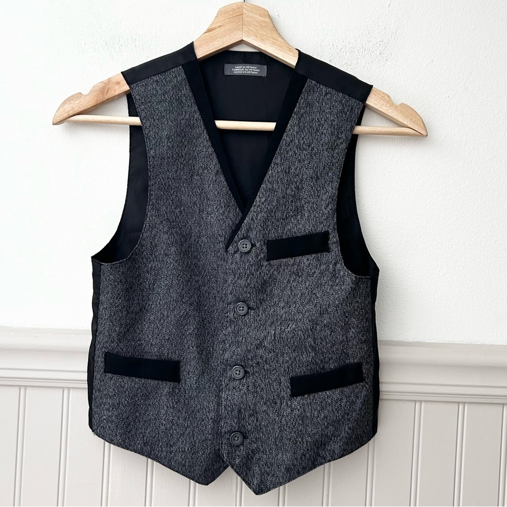 Van Heusen Boys 8 Gray and Black Kids Formal Hoilday Vest